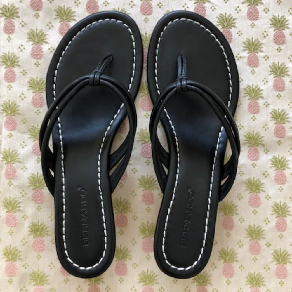 Bernardo New Miami Wedge Thong Sandal Black 9.5